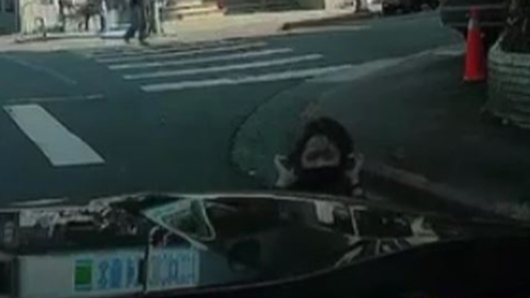 馬尾妹事後向駕駛和解。(圖/翻攝自爆料公社)