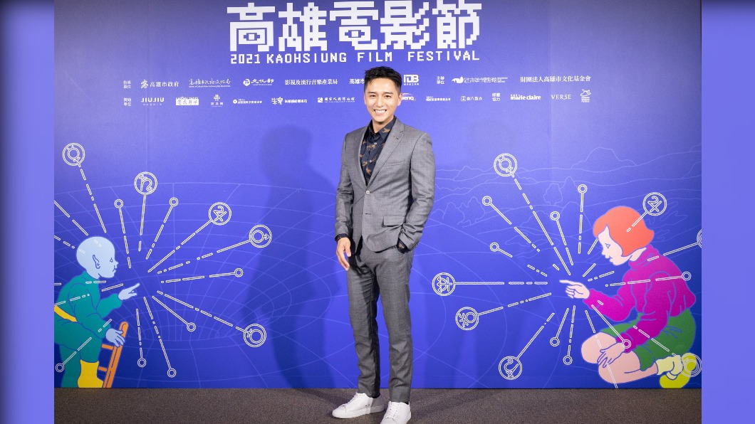 鄭人碩腳扭傷腫成半顆網球 仍自掏腰包煮薑母鴨餵飽劇組