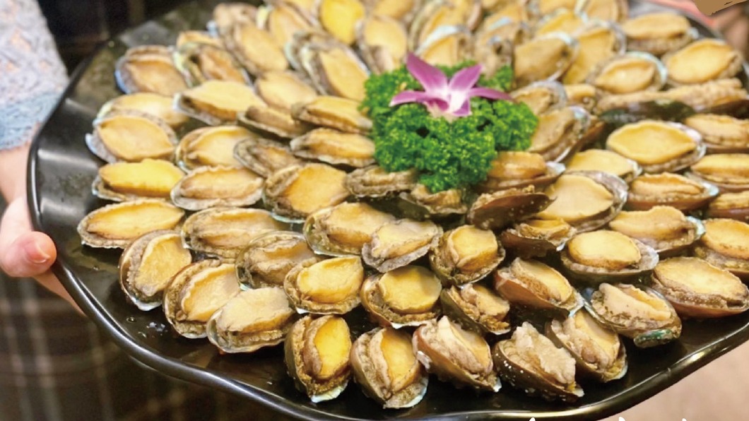 拿出健保卡!對中免費吃九孔鮑魚 火鍋「整單0元」爽嗑