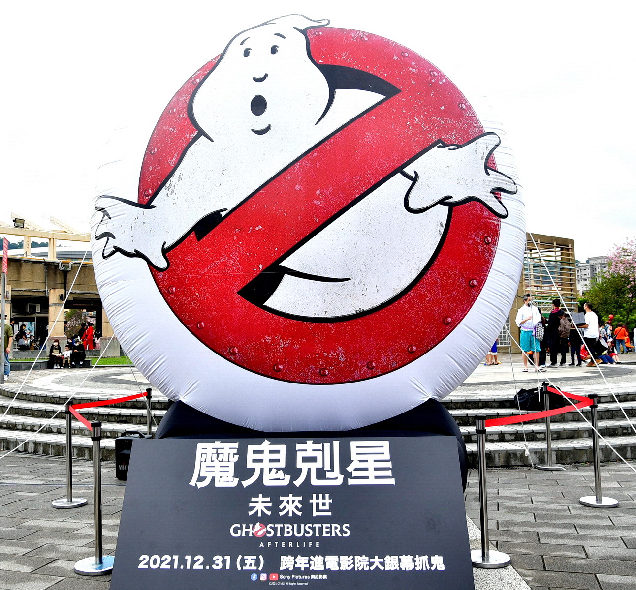 高達5公尺魔鬼剋星經典招牌充氣氣球。(圖/索尼提供)