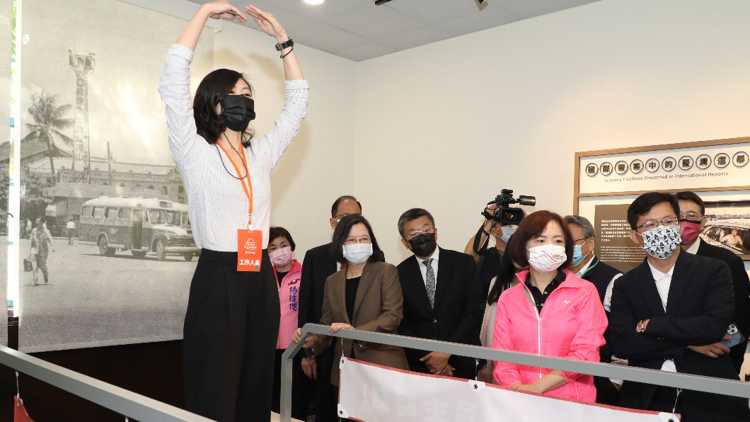 總統蔡英文今(31日)出席立法院「民主時刻館」的開幕儀式。（圖／游錫堃辦公室提供）