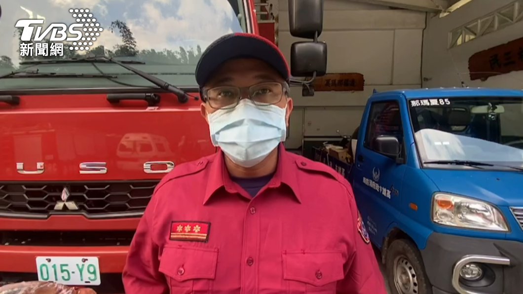 第六大隊股長郭沐龍說明案情。(圖/消防提供)