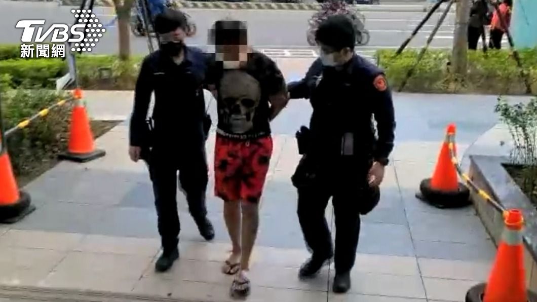 莊男當日中午就被警方帶回。(圖/TVBS)