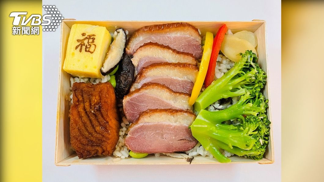 萬華站x多賀大社前站「近江燒鴨炊飯」。(圖/台鐵提供)