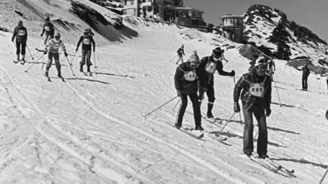 當年不少民眾都會來合歡山參加滑雪營隊。（圖／翻攝國發會臉書）