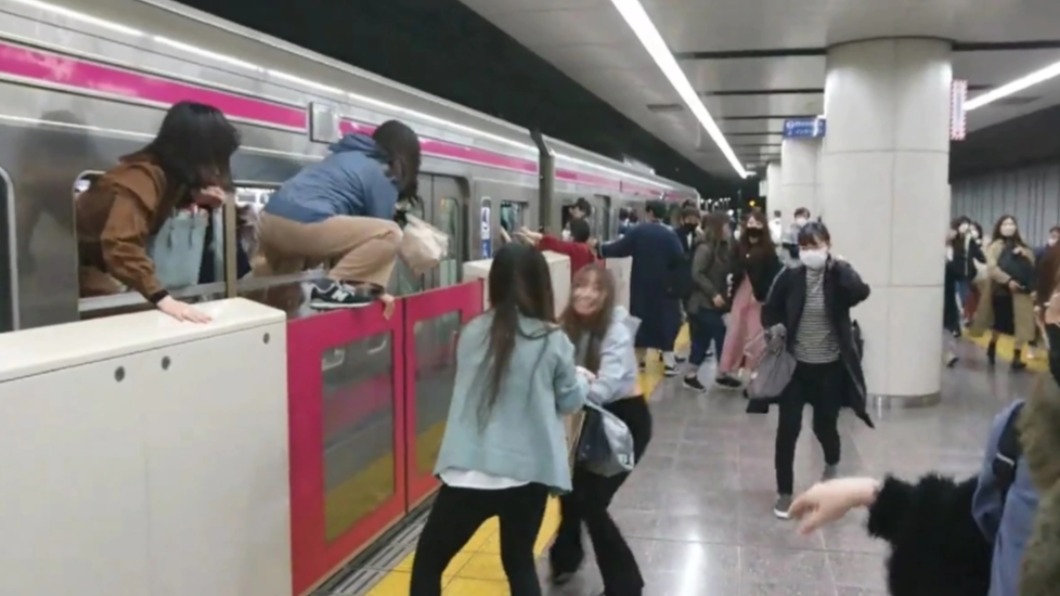 日本電車小丑殺人案！電車宅一個動作神救援　網大讚英雄
