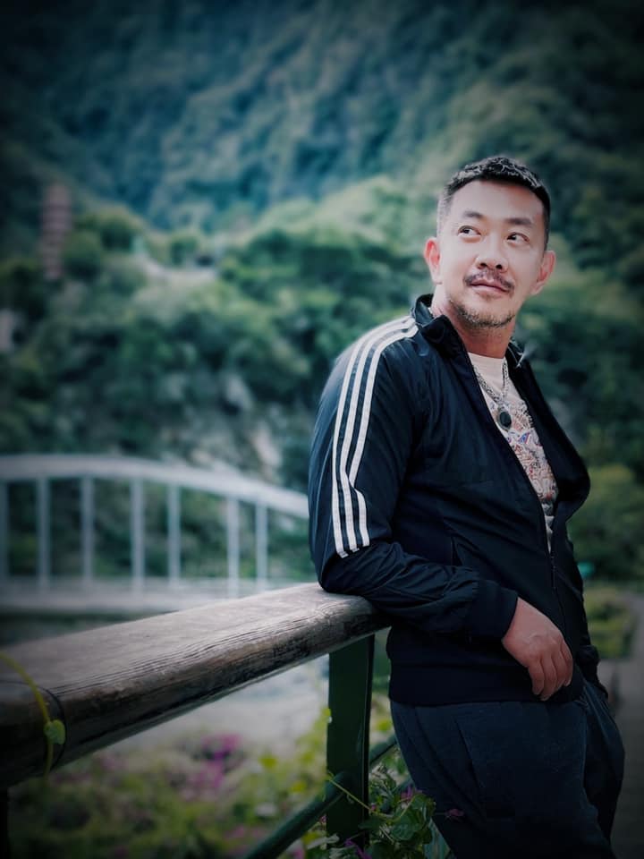 江俊翰日前揮別2度染毒的風波,又因前男友爆料含淚出櫃。(圖/翻攝自江俊翰臉書)