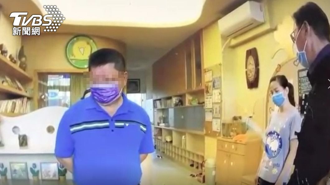 社工請警方到場才得以入內。(圖/TVBS)