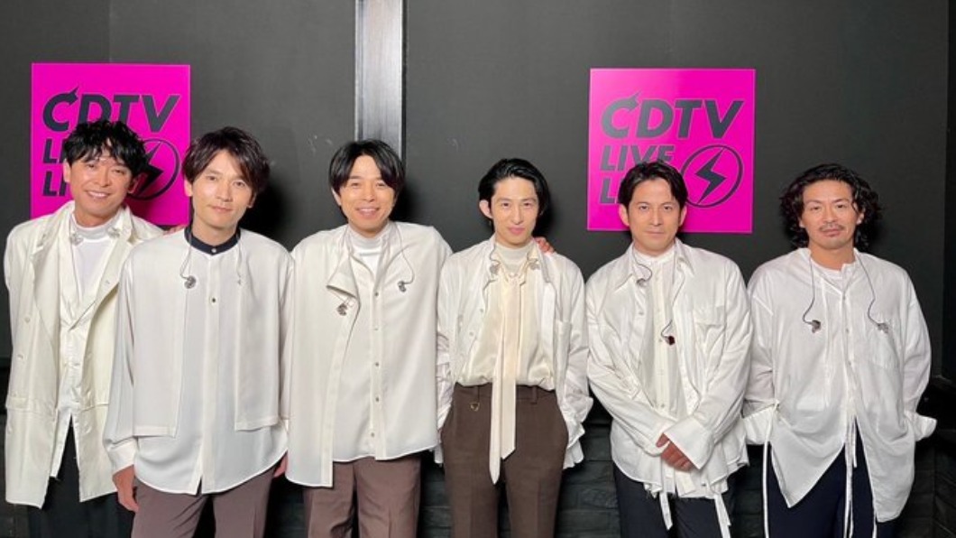 三宅健(右三)、剛田准一(右二)傳出有意離開傑尼斯。(圖/翻攝自V6 Twitter)