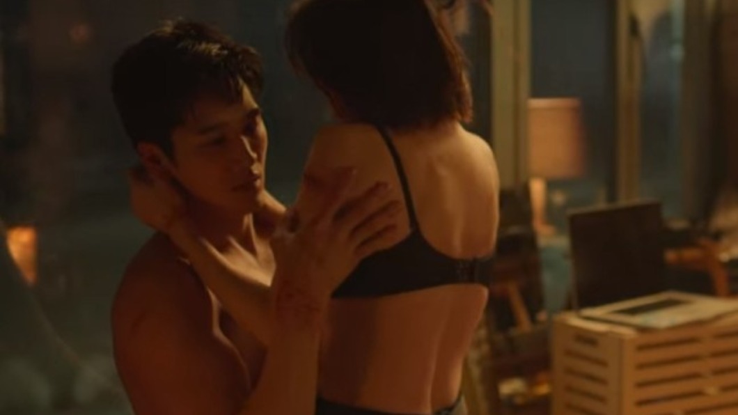 安普賢、韓韶禧劇中床戲引發爭議。(圖/翻攝自Netflix)