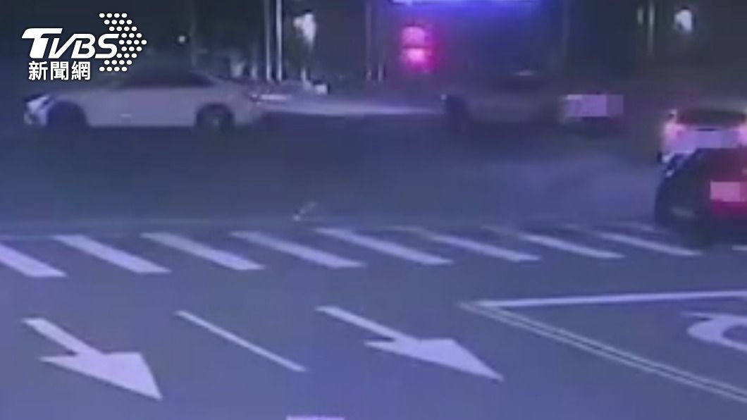 犯嫌車輛集結。(圖/TVBS)