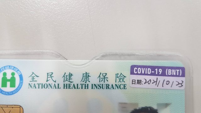 這名網友在10月23日打過第一劑BNT。(圖/PTT網友授權提供)