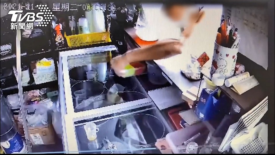 跳舞哥曾偷飲料店的錢。(圖/TVBS資料畫面)