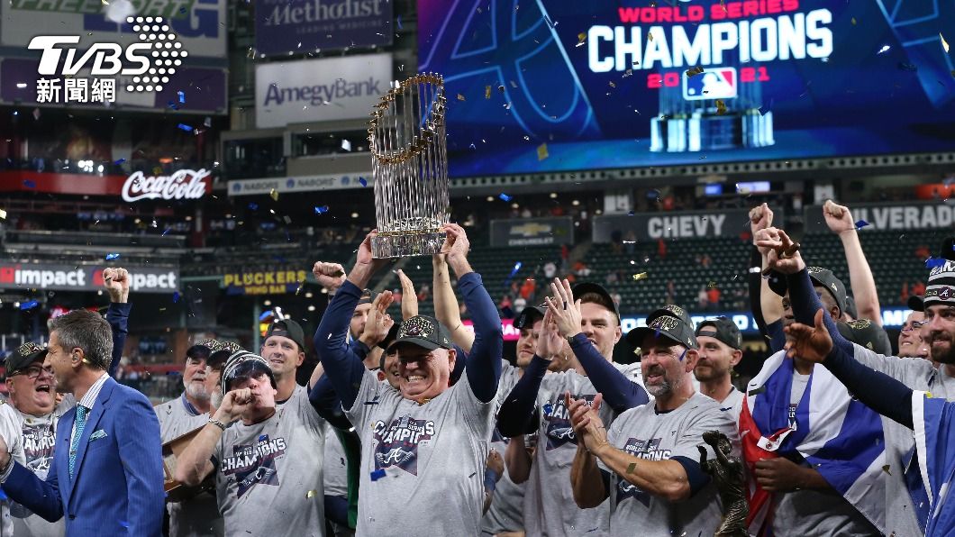 3轟完封太空人 MLB勇士睽違26年奪世界大賽冠軍