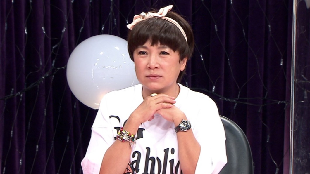 謝麗金苦訴自己蕁麻疹嚴重時的病態奇醜無比。（圖／年代提供）