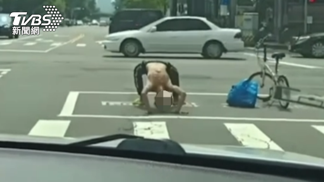 跳舞哥曾在台中市區下腰。(圖/民眾提供)