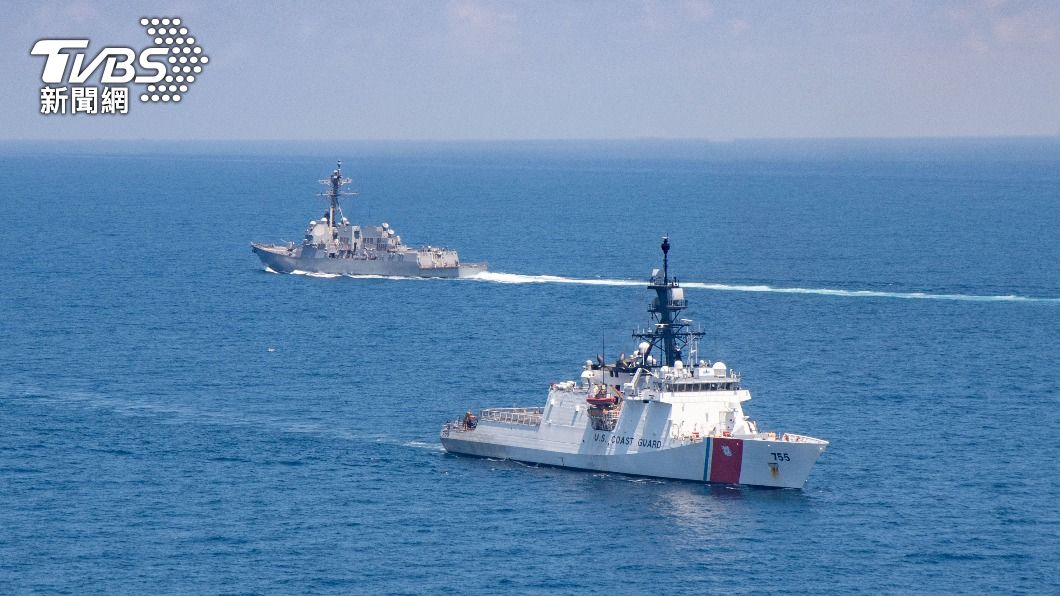 美國軍艦駛經台灣海峽。(圖/達志影像路透社)
