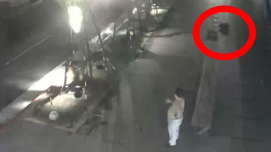 喝ㄎ一ㄤ路倒i13Pro遭扒!男控警:找嘸只能認了?