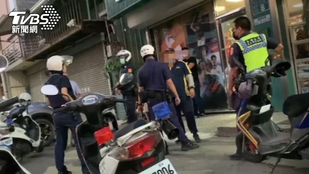 2男停車爆衝突!街頭扭打都掛彩 互告收場