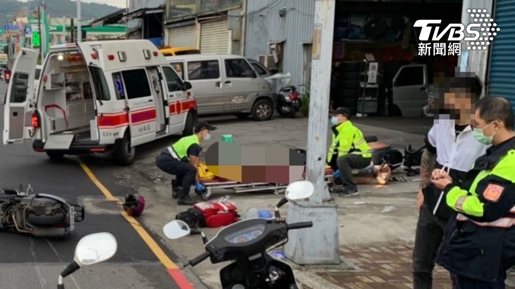 18歲男趕上班無照騎車！撞女騎士　噴飛頭部重擊電桿亡