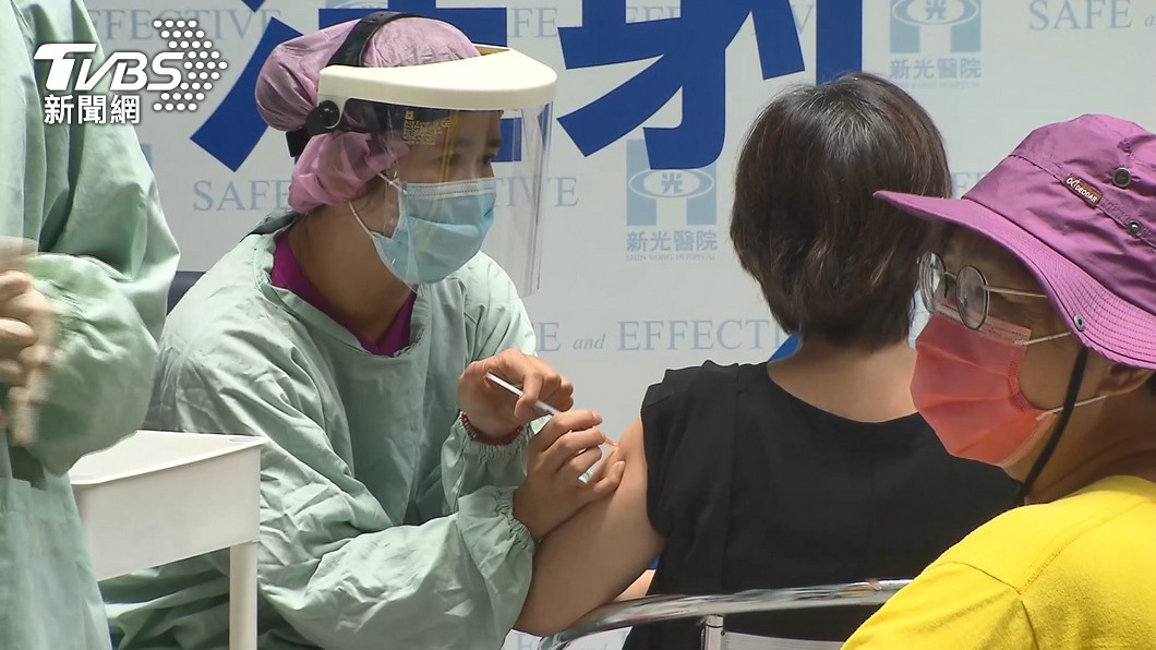 陳昶宇喊話長者盡速施打疫苗。(圖/翻攝自陳昶宇臉書)