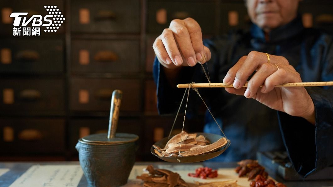 感冒治療上,宜辛溫複用辛涼之劑,外散內清,表裡同治。(示意圖/shutterstock達志影像)