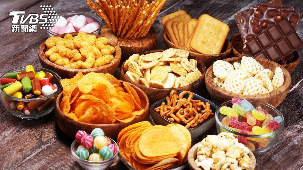 有些人以為減重正餐少吃可以吃零食。（示意圖／shutterstock達志影像）