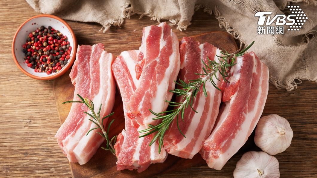 網友點出木鱉果不可與豬肉一起食用。（示意圖／shutterstock達志影像）