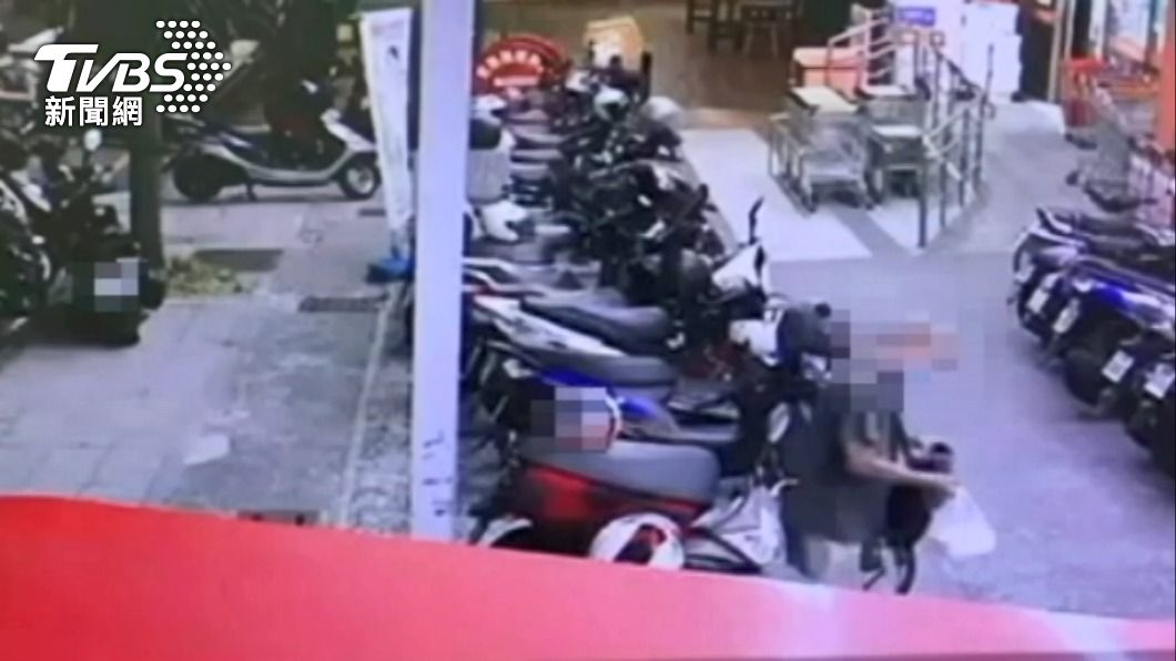 忍不住誘惑!機車掛煎餃陣陣飄香 高雄男路過太餓直接拿