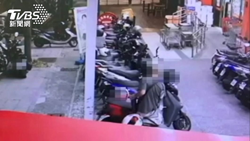 高雄一名滕姓男子發現一部機車上掛著煎餃,因味道太香忍不住下手行竊。(圖/警方提供)