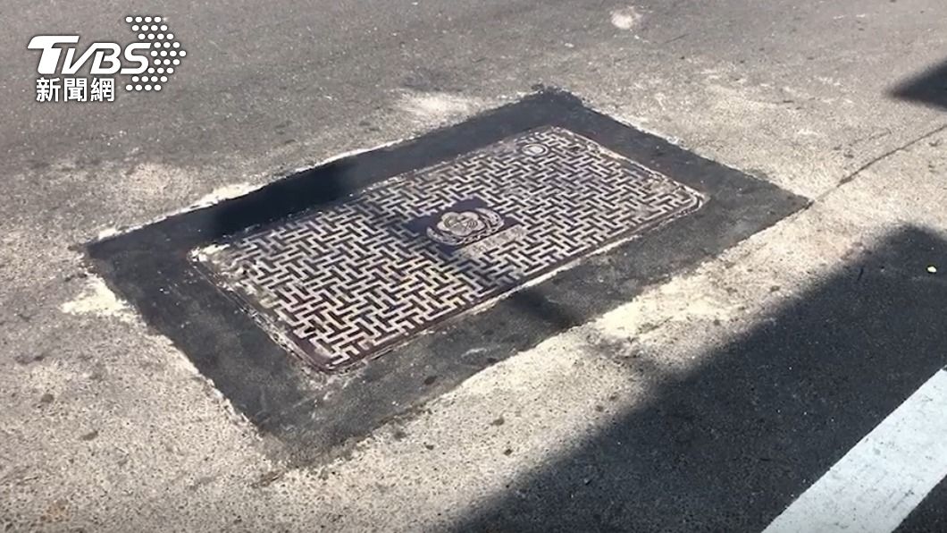 黃偉哲允諾會盡量整平道路。(圖/TVBS)
