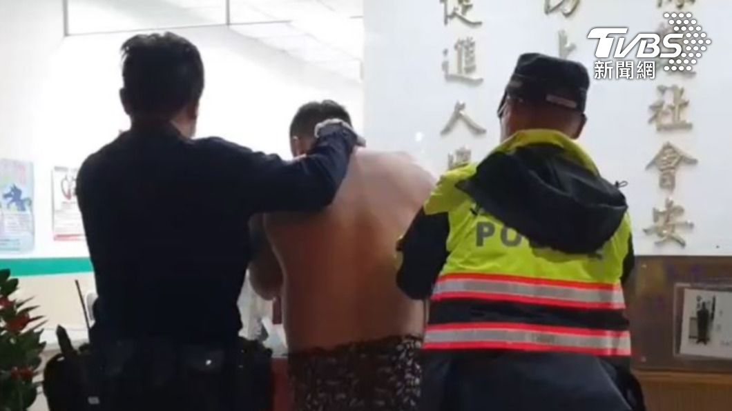 遭上銬逮捕。（圖／TVBS）