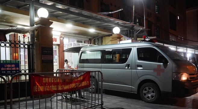 被誤打疫苗的18名嬰兒已送往聖保羅綜合醫院治療。（圖／翻攝viettimes.vn）