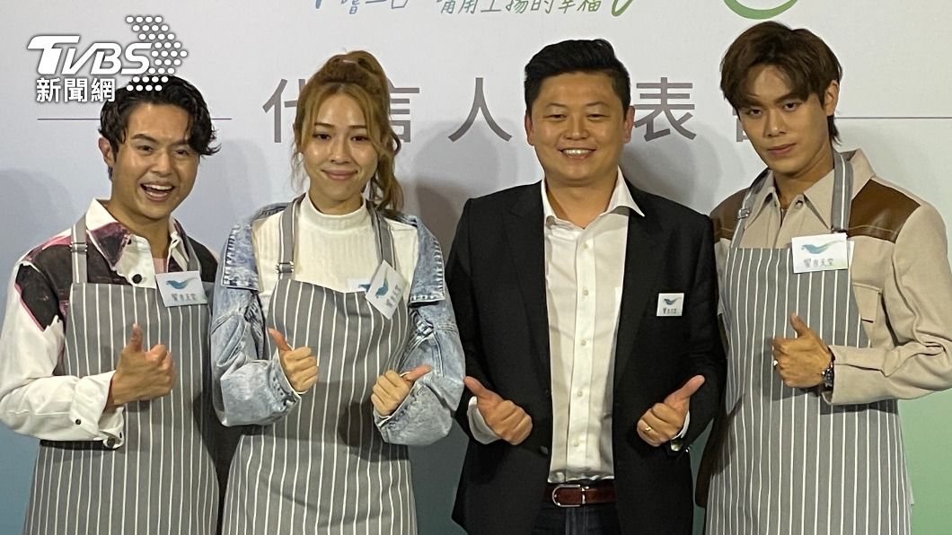 告五人擔任饗食天堂20週年的代言人。(圖/TVBS)