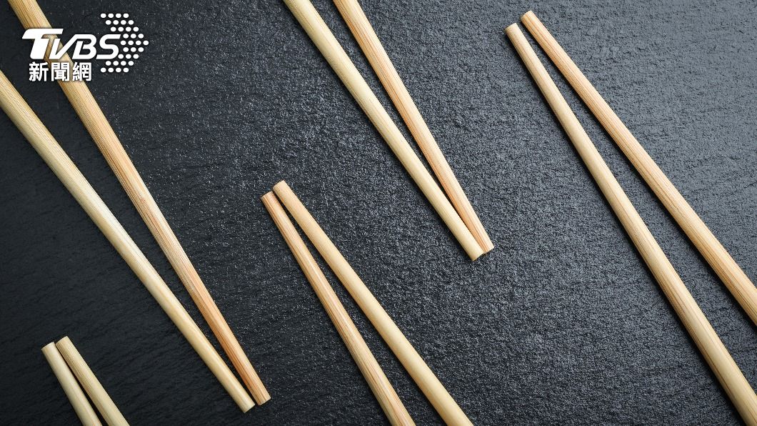 新筷子泡水竟褪色！下秒慘變「整盆紅」　達人曝正確解法