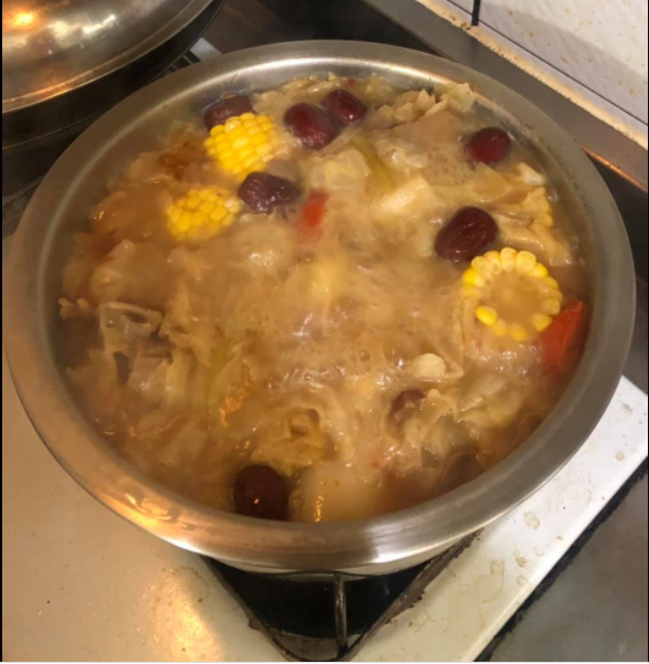 原PO在臉書社團「廚藝公社」貼出羊肉爐料理步驟。(圖/翻攝自臉書社團「廚藝公社」)