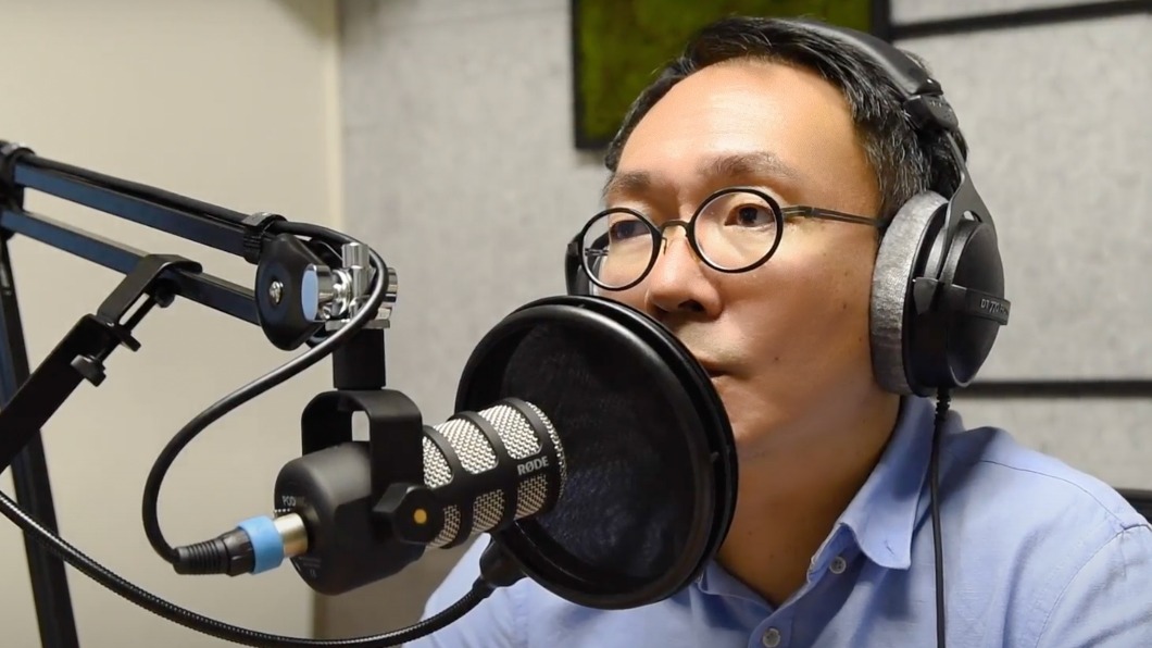導演何蔚庭坦言「驚喜往往都是來自不經意」。（圖／電影《青春弒戀》提供）