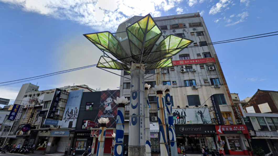 蓮花塔被批評像壽桃、蜂窩、足球。（圖／Google Map）
