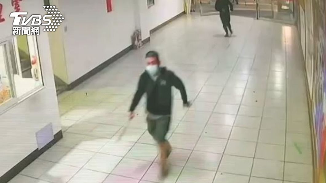 剛滿18歲就濺血!臉書好友互嗆 3男怒持刀KTV埋伏砍