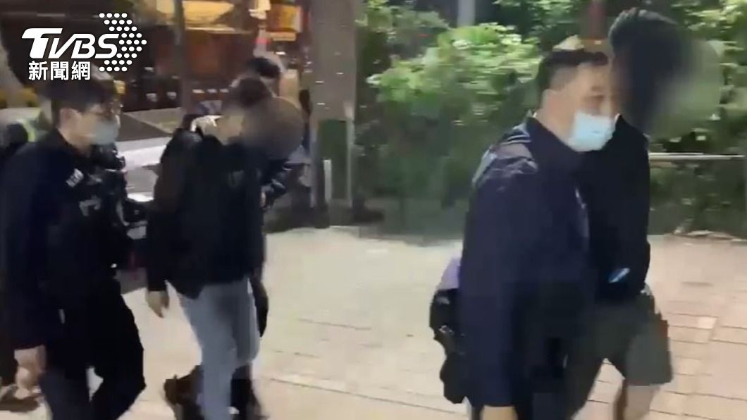 警方將人逮捕。(圖/TVBS)