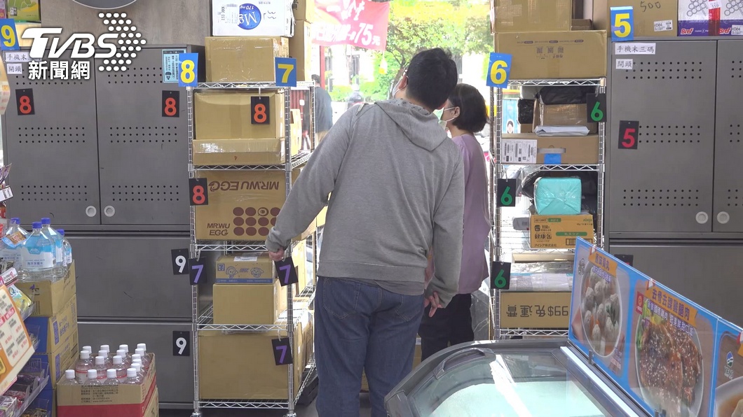 超商取貨慢!網購族領包裹遇「新規定」很有感:快又方便