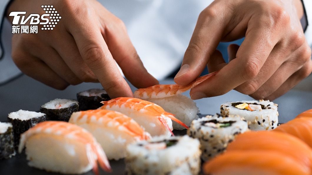 網友點出可以去自助吃到飽以解決問題。(示意圖/shutterstock達志影像)