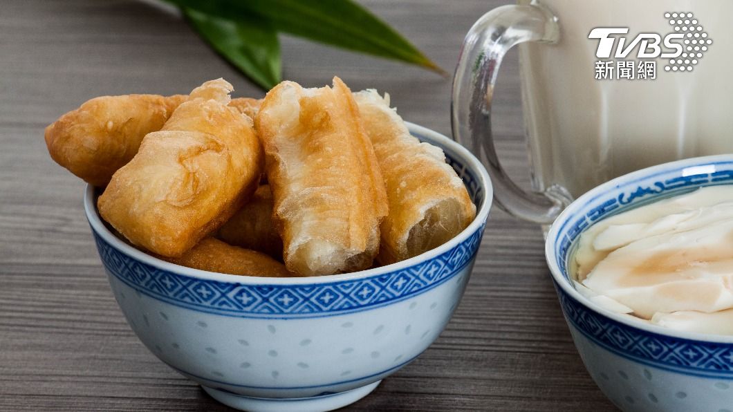 網友指出有不少豆漿店都採24小時的營業制。（示意圖／shutterstock達志影像）