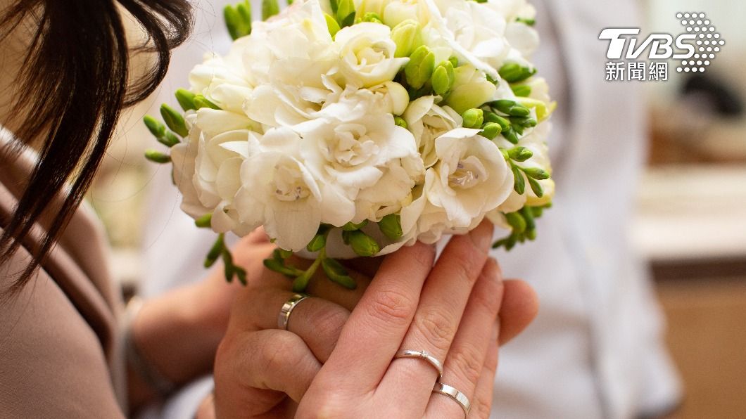 網友認為結婚要考慮未來的許多層面。（示意圖／shutterstock達志影像）