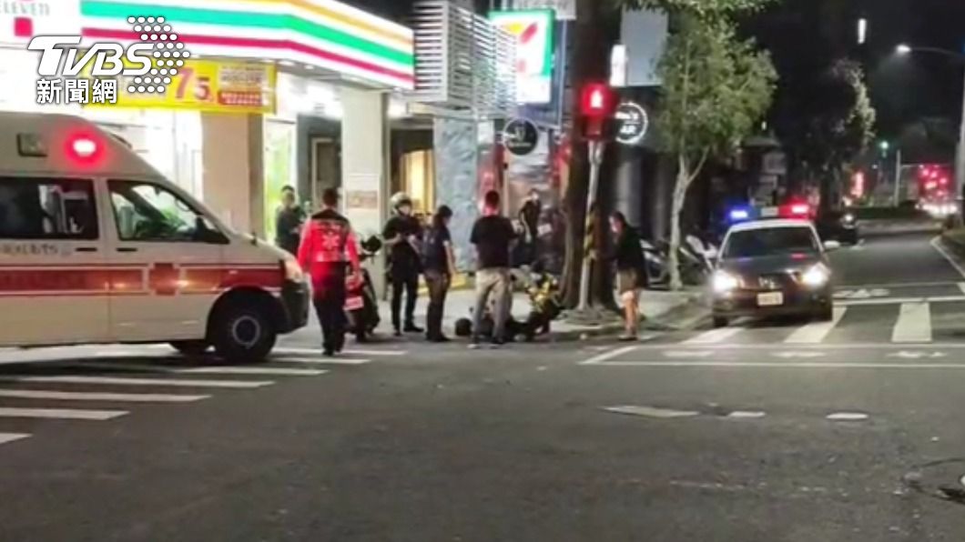 「剷倒」過街情侶!騎士嘴唇爆血 忍痛一吹竟是酒駕