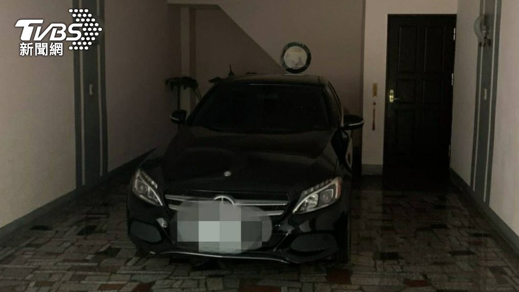 鼓山一家汽車旅館6日發生裸屍命案，如今關鍵訪客身分曝光。（圖／警方提供）