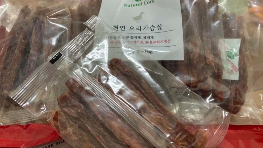 這款怪怪的!嘴饞男啃「好市多肉乾」網笑炸:你不孤單