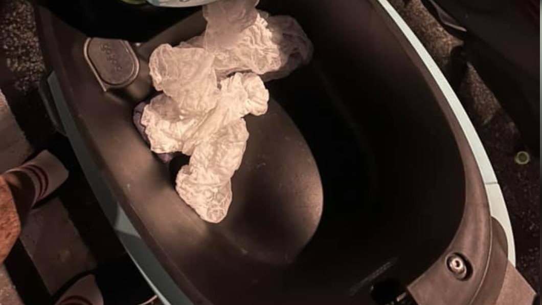 方便當隨便?共享機車驚見滿滿垃圾 網嘆:國民教育失敗