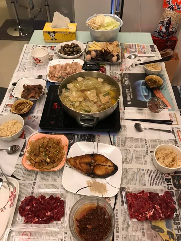 陳志金分享自家餐桌。(圖/翻攝自陳志金臉書)