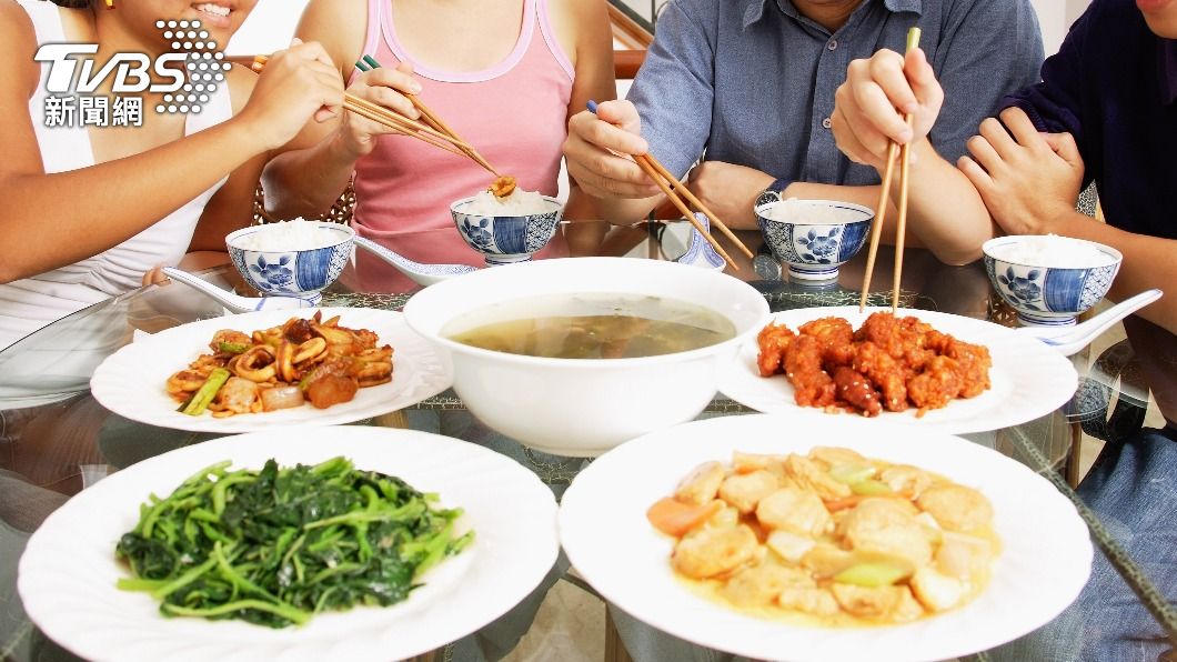 別用湯匙吃飯！吃太快恐變胖得病　營養師教7招邊吃邊瘦
